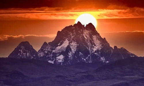 https://untamedafrica-safaris.co.ke/6-days-mount-kenya-climbing-naro-moru-chogoria-route/
